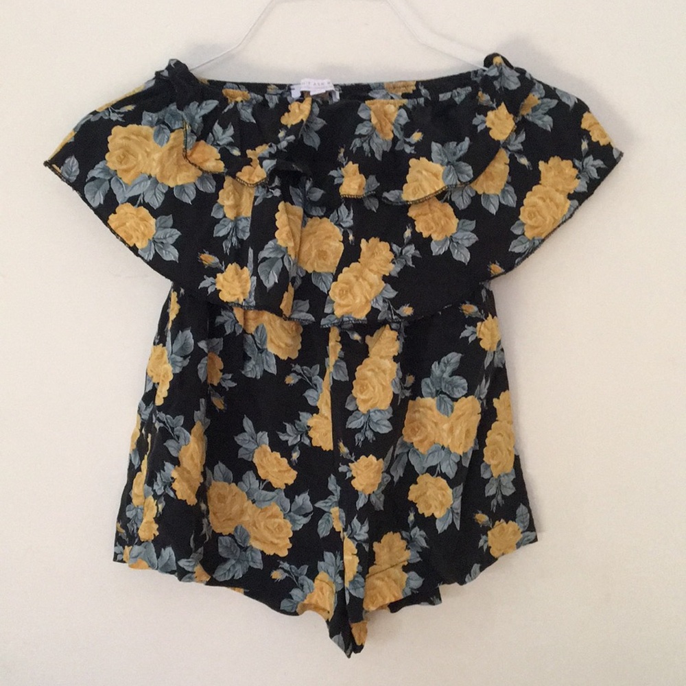 ❌SOLD❌ Strapless Yellow Floral Flowy Romper